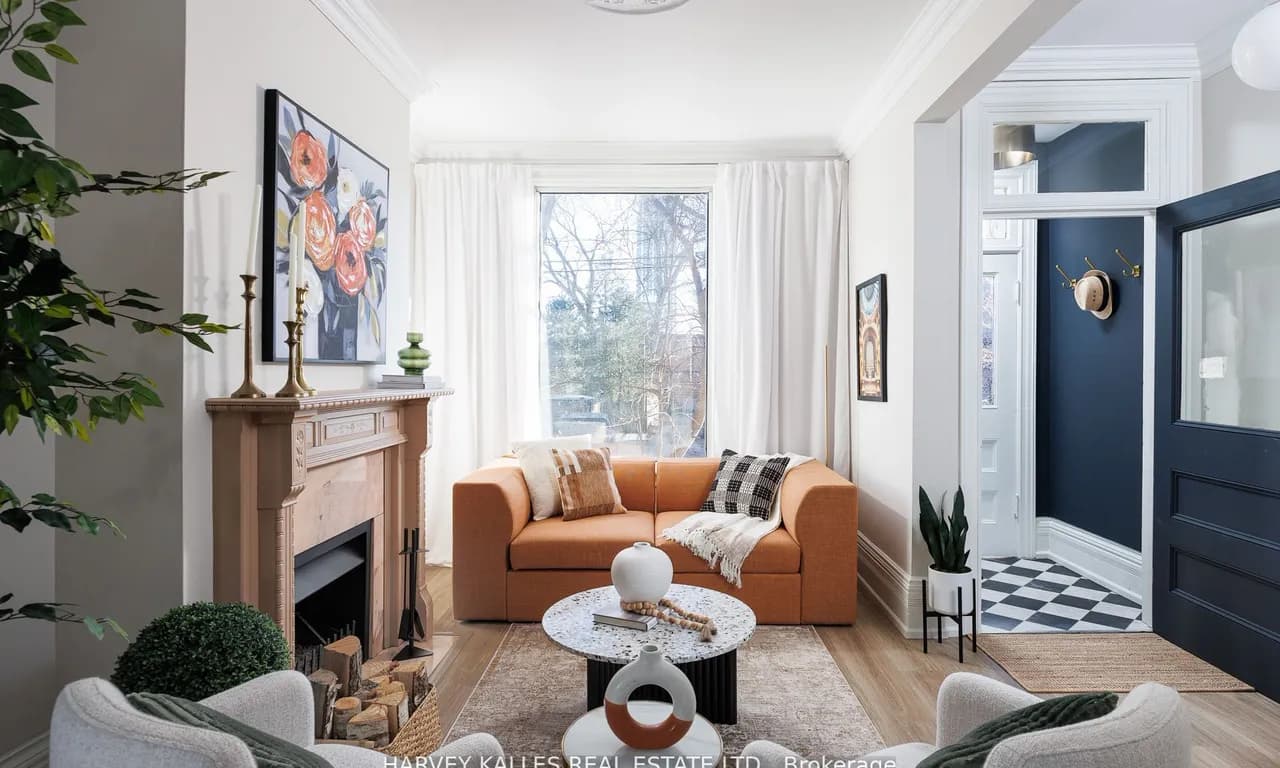 Att/Row/Twnhouse 3 bedroom 3 bathroom at 158 Spruce St in Toronto - MLS# C11966463