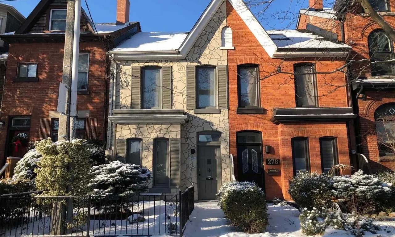 Att/Row/Twnhouse 3 bedroom 2 bathroom at 276 Robert St in Toronto - MLS# C11973239
