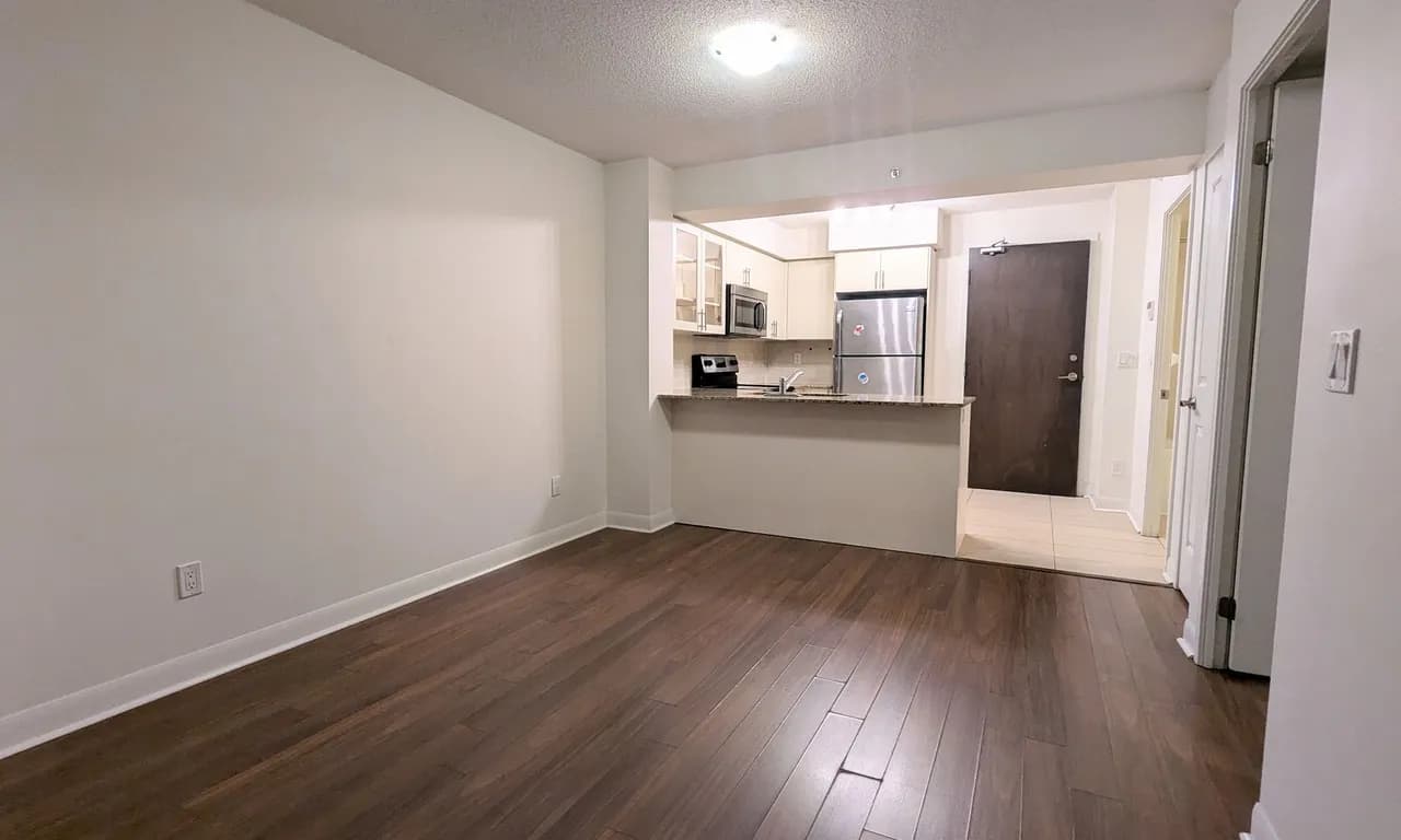 Condo Apt 1 bedroom 1 bathroom at 75 Norman Bethune Ave in Richmond Hill - MLS# N11974218