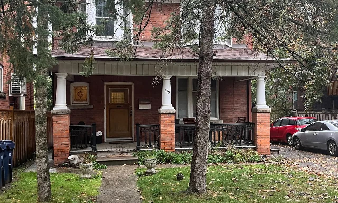 Detached 8 bedroom 5 bathroom at 579 Indian Rd in Toronto - MLS# W10409598