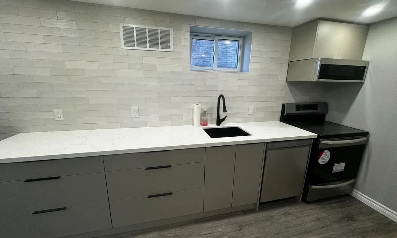 Semi-Detached 1 bedroom 1 bathroom at 6336 Atherly Cres in Mississauga - MLS# W10425169