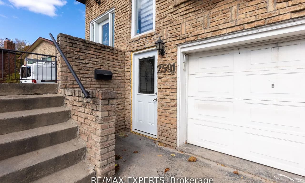 Semi-Detached 2 bedroom 1 bathroom at 2591 Kingsberry Cres in Mississauga - MLS# W11903049