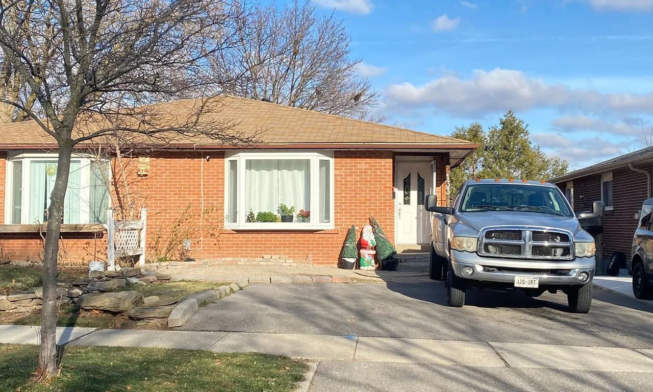 Semi-Detached 2 bedroom 2 bathroom at 133 Bonham Blvd in Mississauga - MLS# W11941102