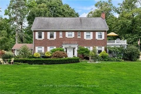 Detached 5 bedroom 3 bathroom at 449 Norfolk St in Norfolk - MLS# X8309020