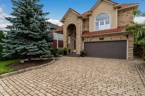 Detached 3 bedroom 4 bathroom at 99 VINIFERA Dr in Grimsby - MLS# X9009586