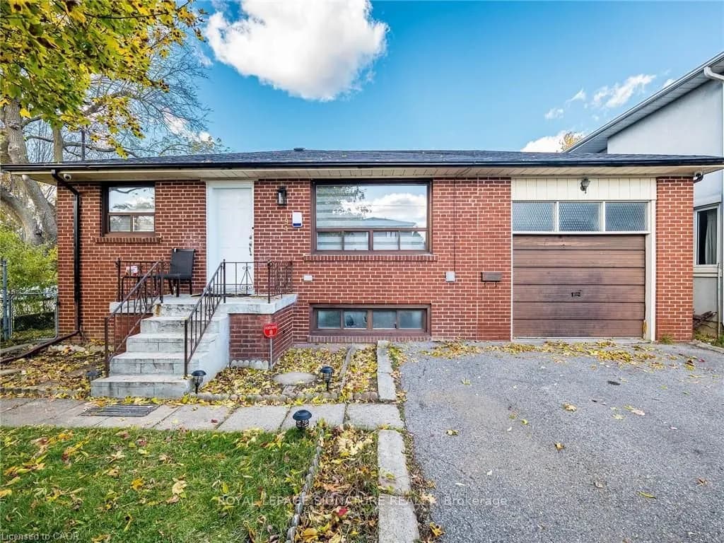 Detached 5 bedroom 1 bathroom at 194 Pleasant Avenue in Toronto - MLS# C12597358