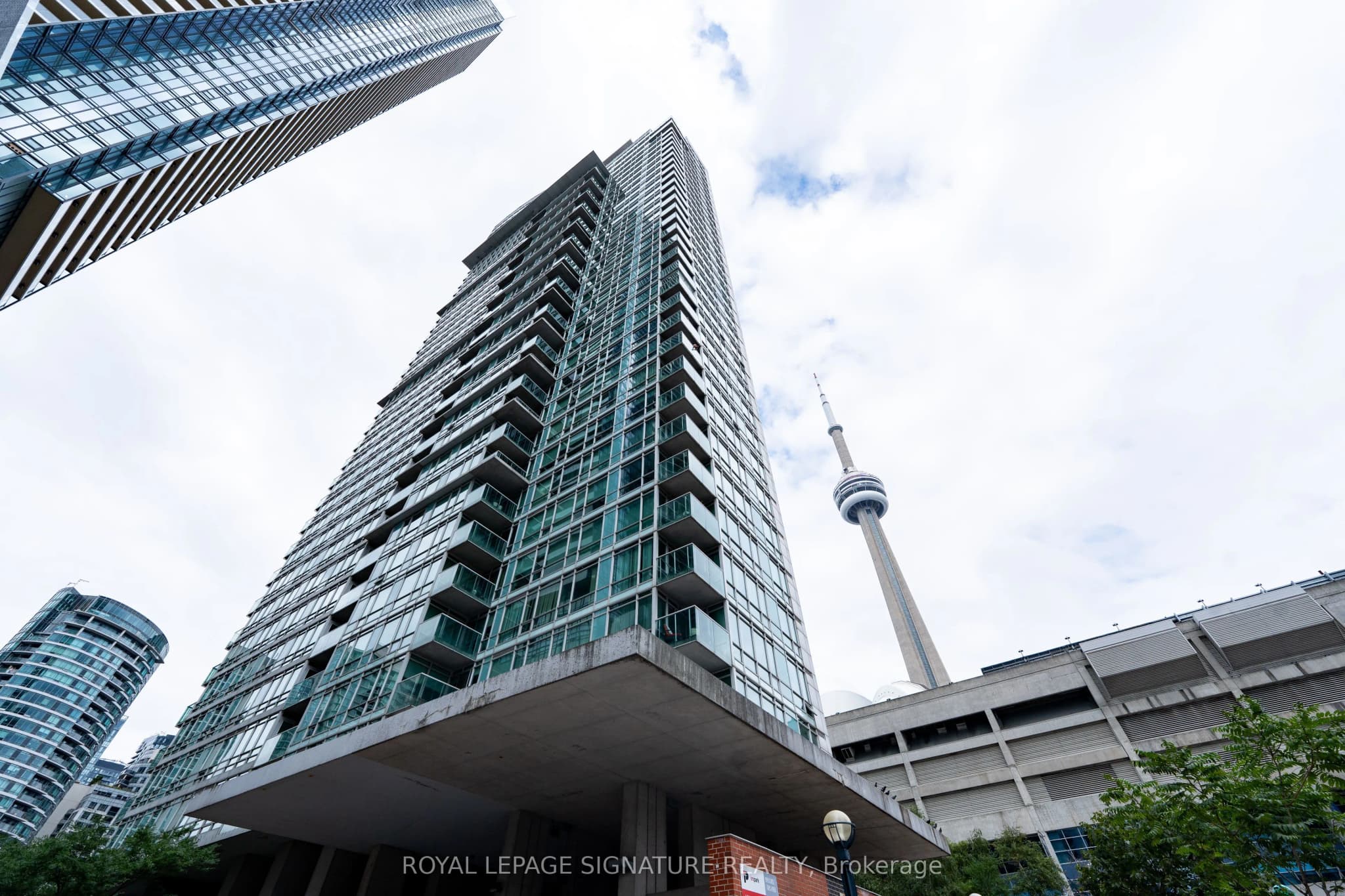 Condo Apartment 2 bedroom 1 bathroom at 81 Navy Wharf Court in Toronto - MLS# C12604796