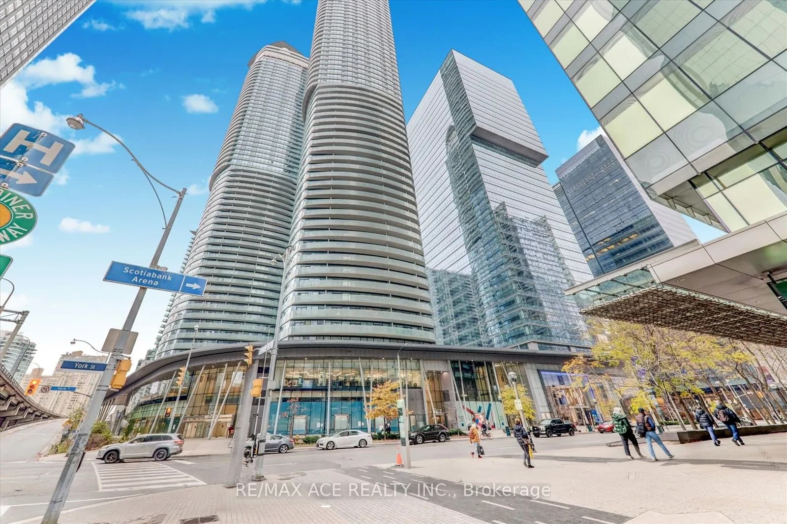 Condo Apartment 3 bedroom 2 bathroom at 14 York Street in Toronto - MLS# C12605822