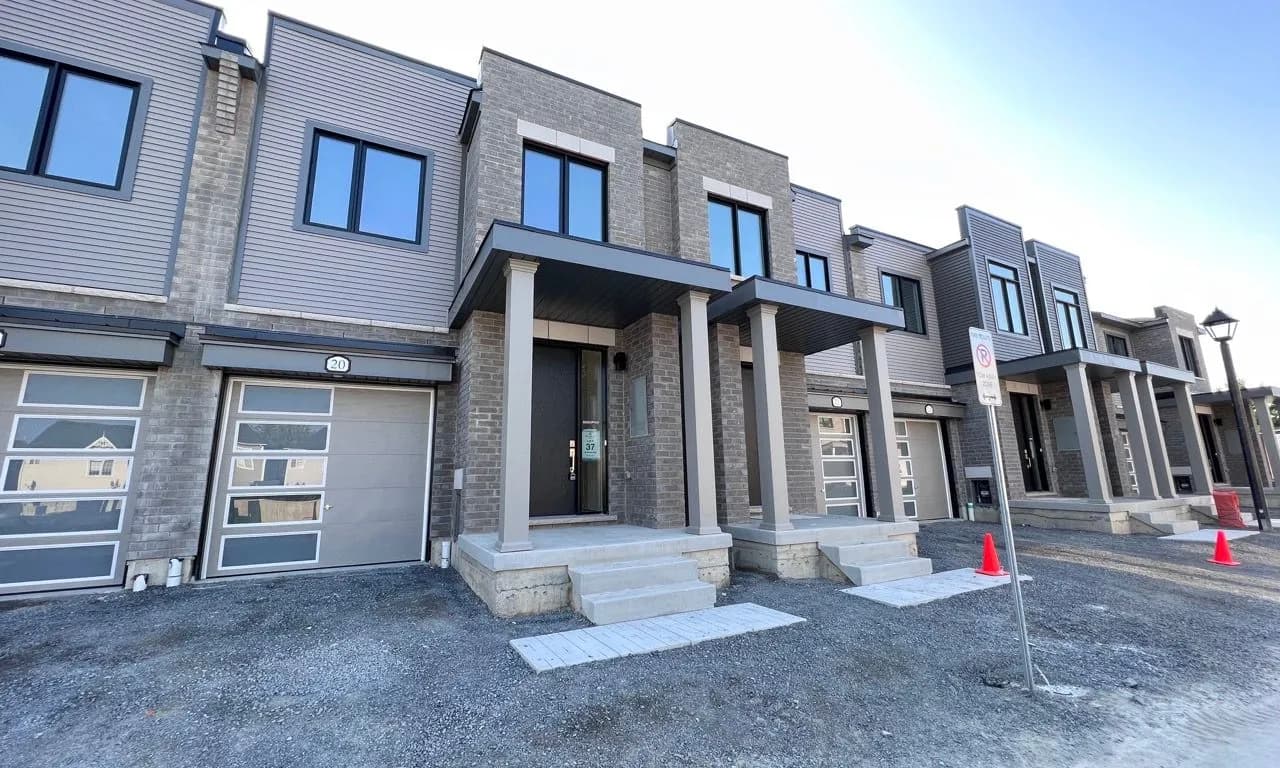 Att/Row/Twnhouse 3 bedroom 3 bathroom at 20 Sorbara Way in Whitby - MLS# E11822148