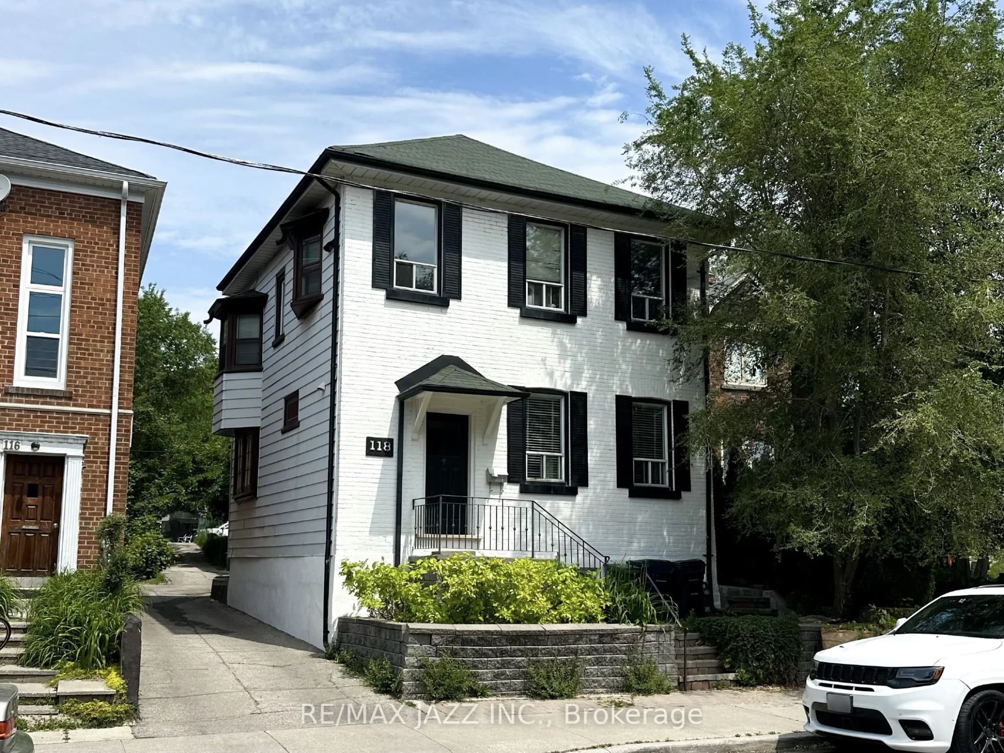 Multiplex 1 bedroom 1 bathroom at 118 Eastwood Road in Toronto - MLS# E12564958