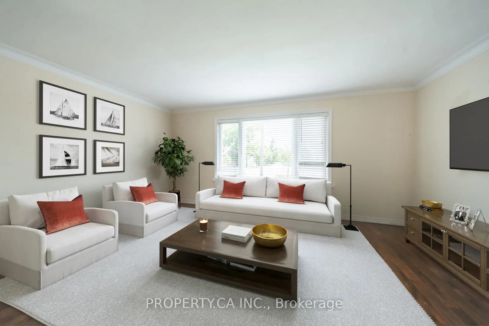 Detached 3 bedroom 1 bathroom at 1592 Pharmacy Avenue in Toronto - MLS# E12575374