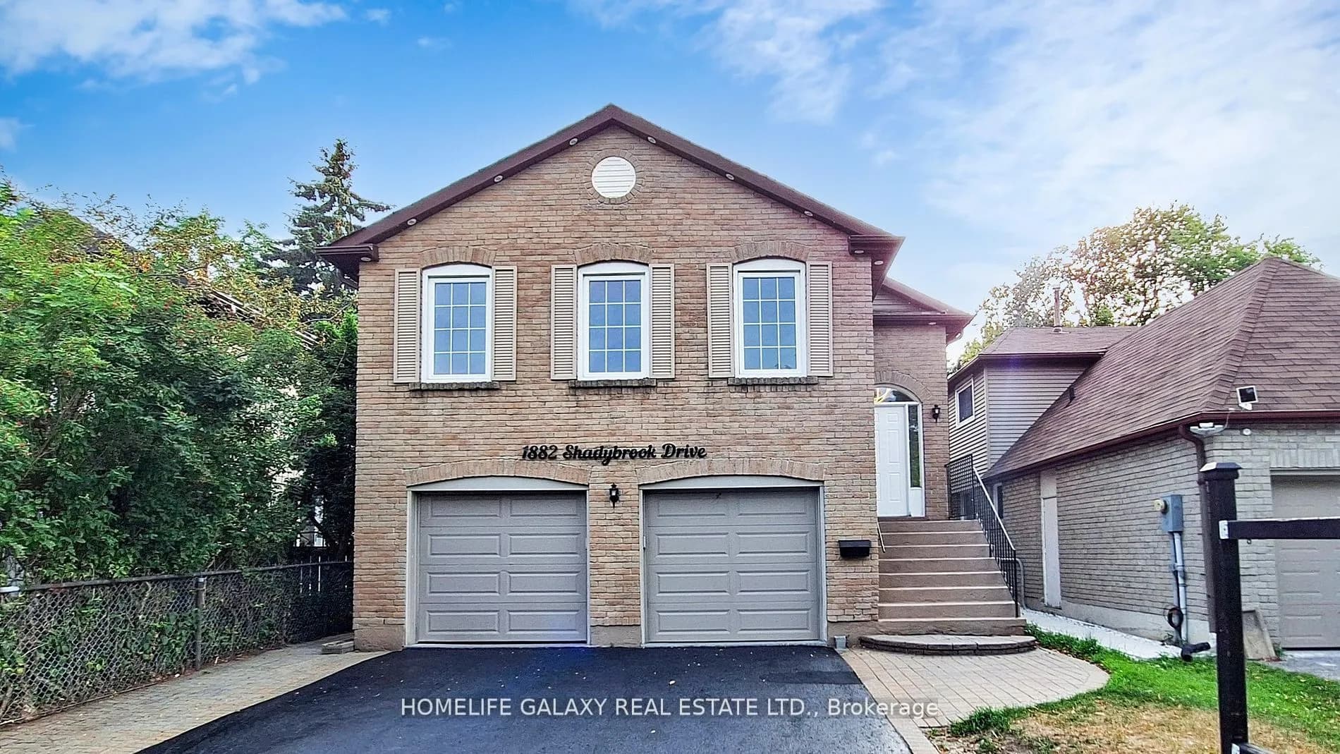 Detached 5 bedroom 4 bathroom at 1882 Shadybrook Drive in Pickering - MLS# E12578188