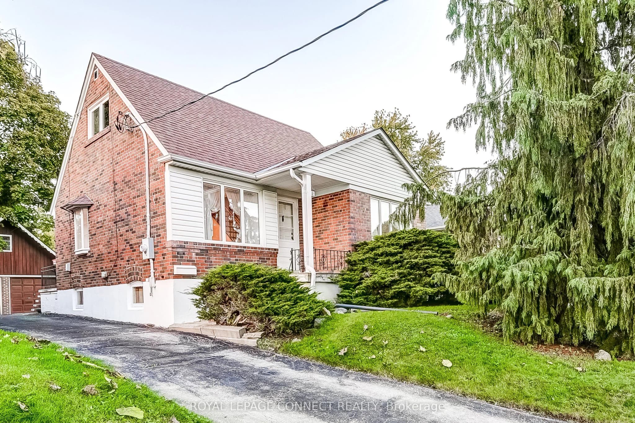 Detached 3 bedroom 2 bathroom at 11 Waringstown Drive in Toronto - MLS# E12581932