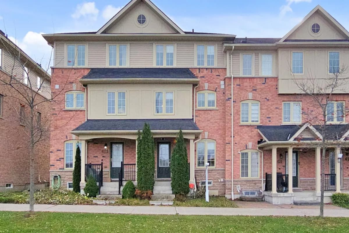 Att/Row/Townhouse 3 bedroom 3 bathroom at 423 Rossland Road in Ajax - MLS# E12588114