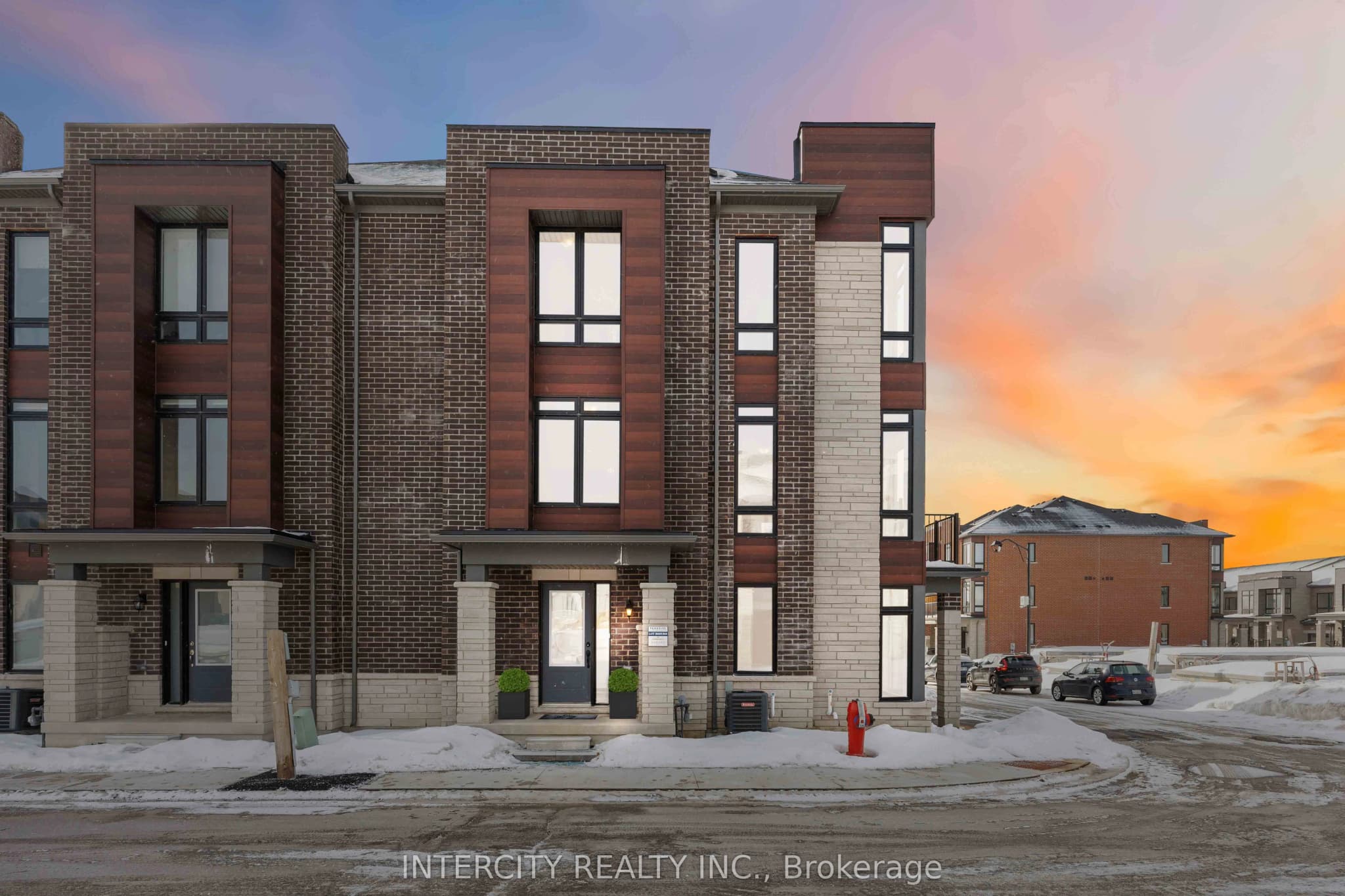 Att/Row/Townhouse 4 bedroom 3 bathroom at 43 Griffith Street in Aurora - MLS# N12474141