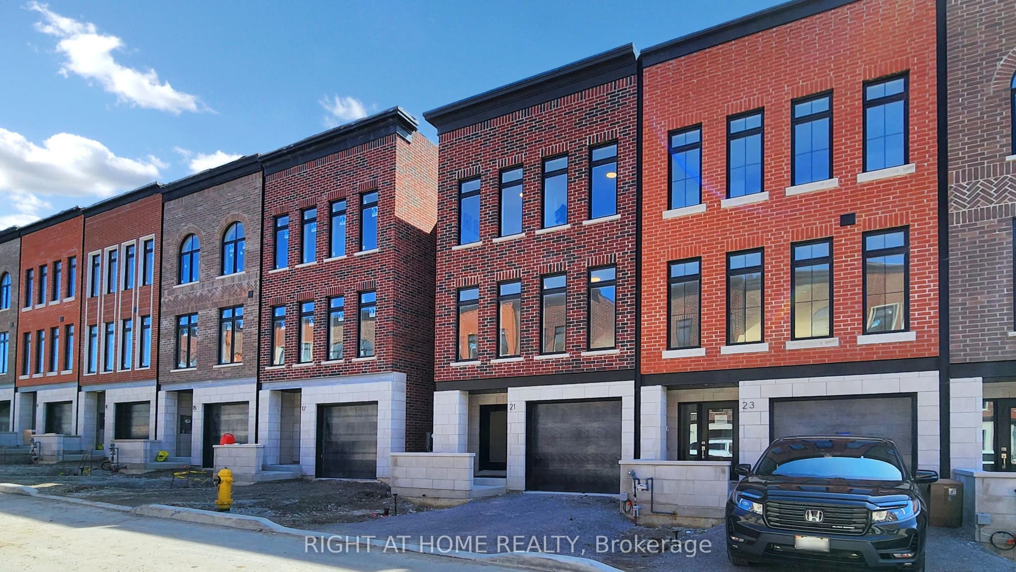 Att/Row/Townhouse 3 bedroom 4 bathroom at 21 Chestnut Court in Aurora - MLS# N12492828