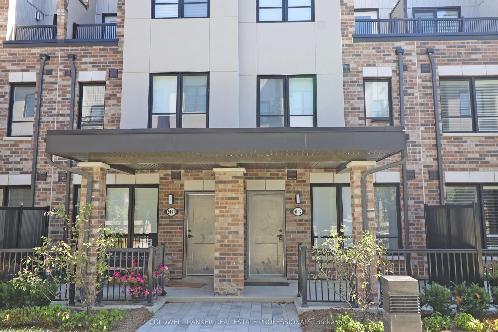 Condo Townhouse 3 bedroom 3 bathroom at 60 bayens Way in Bradford West Gwillimbury - MLS# N12558874