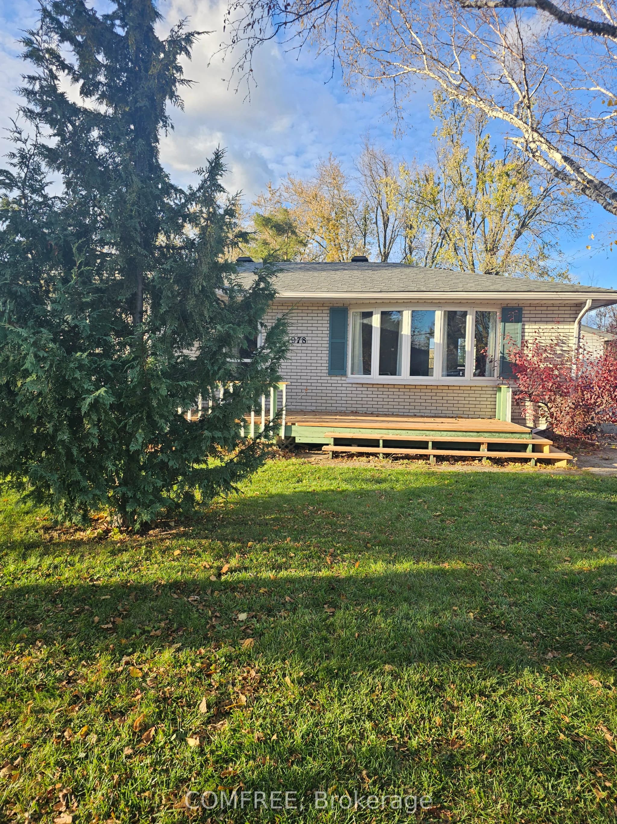Detached 2 bedroom 1 bathroom at 1978 Victoria Street in Innisfil - MLS# N12576838
