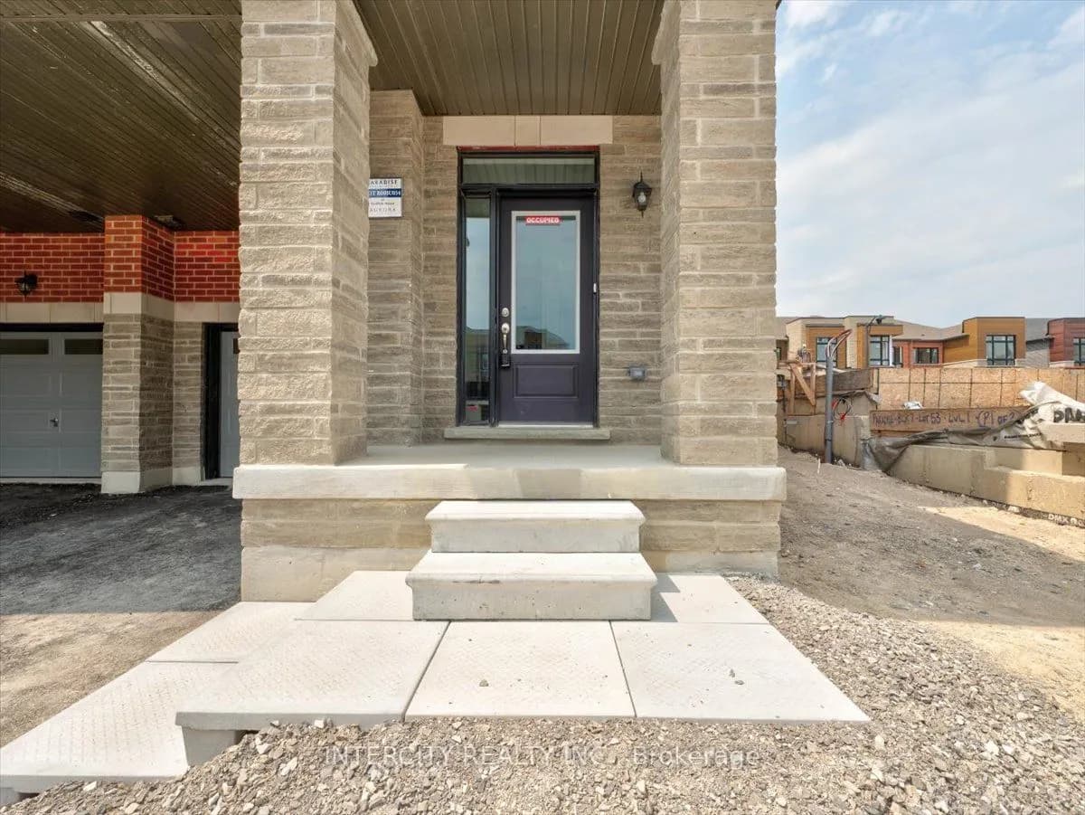 Att/Row/Townhouse 4 bedroom 3 bathroom at 22 Griffith Street in Aurora - MLS# N12577760