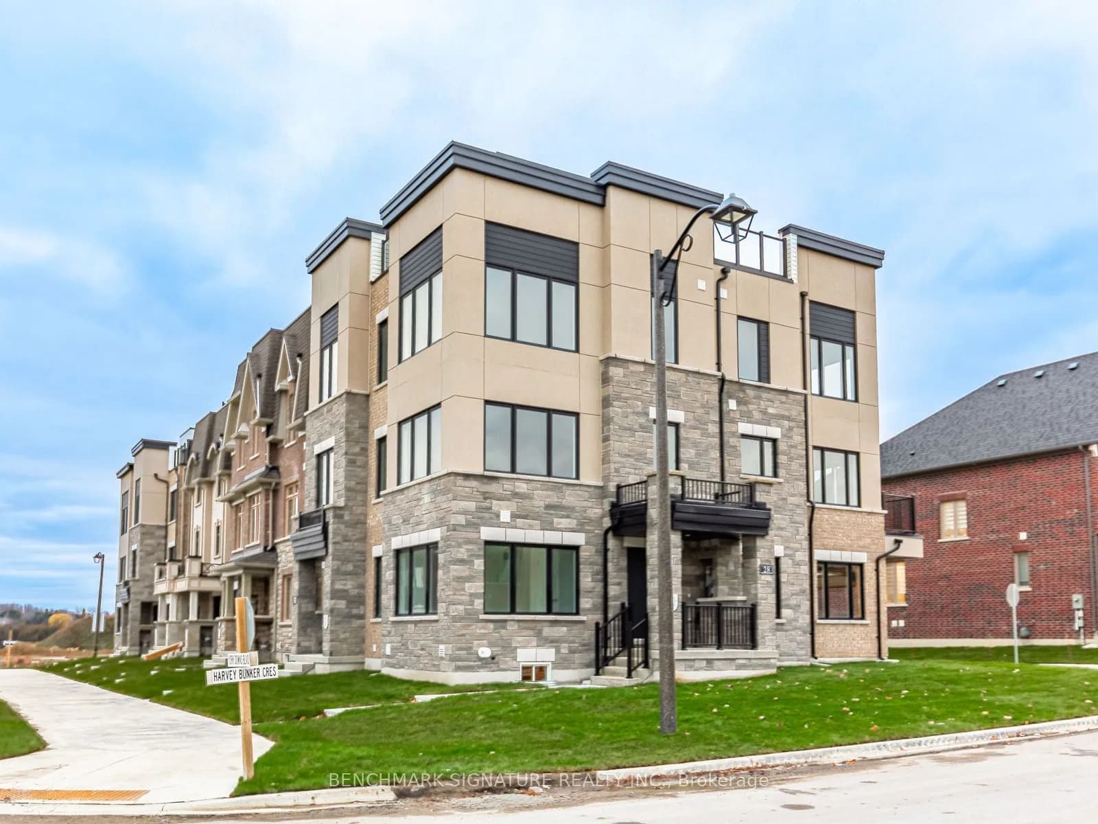 Att/Row/Townhouse 4 bedroom 3 bathroom at 28 Harvey Bunker Crescent in Markham - MLS# N12581948