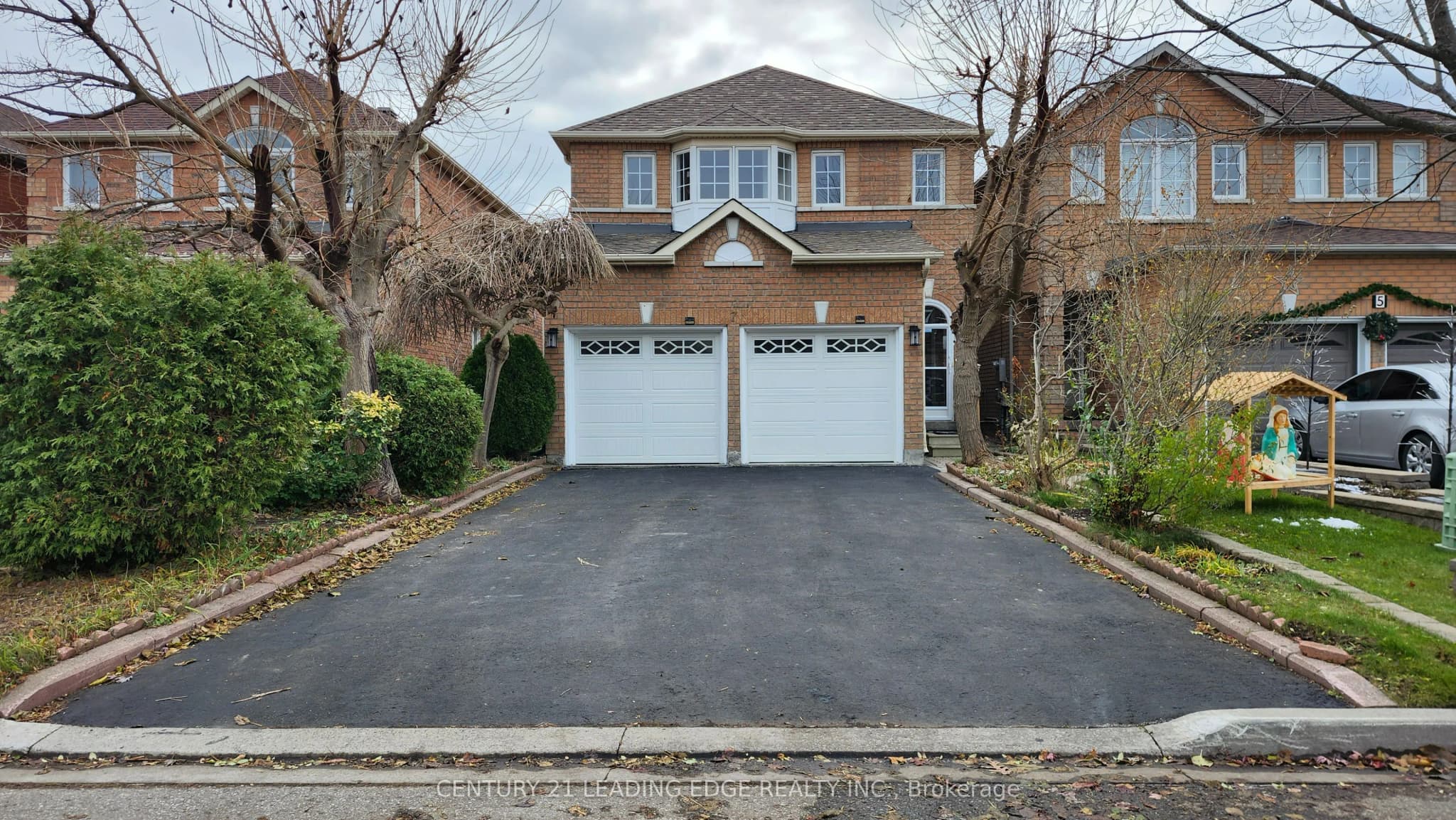 Detached 4 bedroom 3 bathroom at 7 Angela Court in Markham - MLS# N12594632