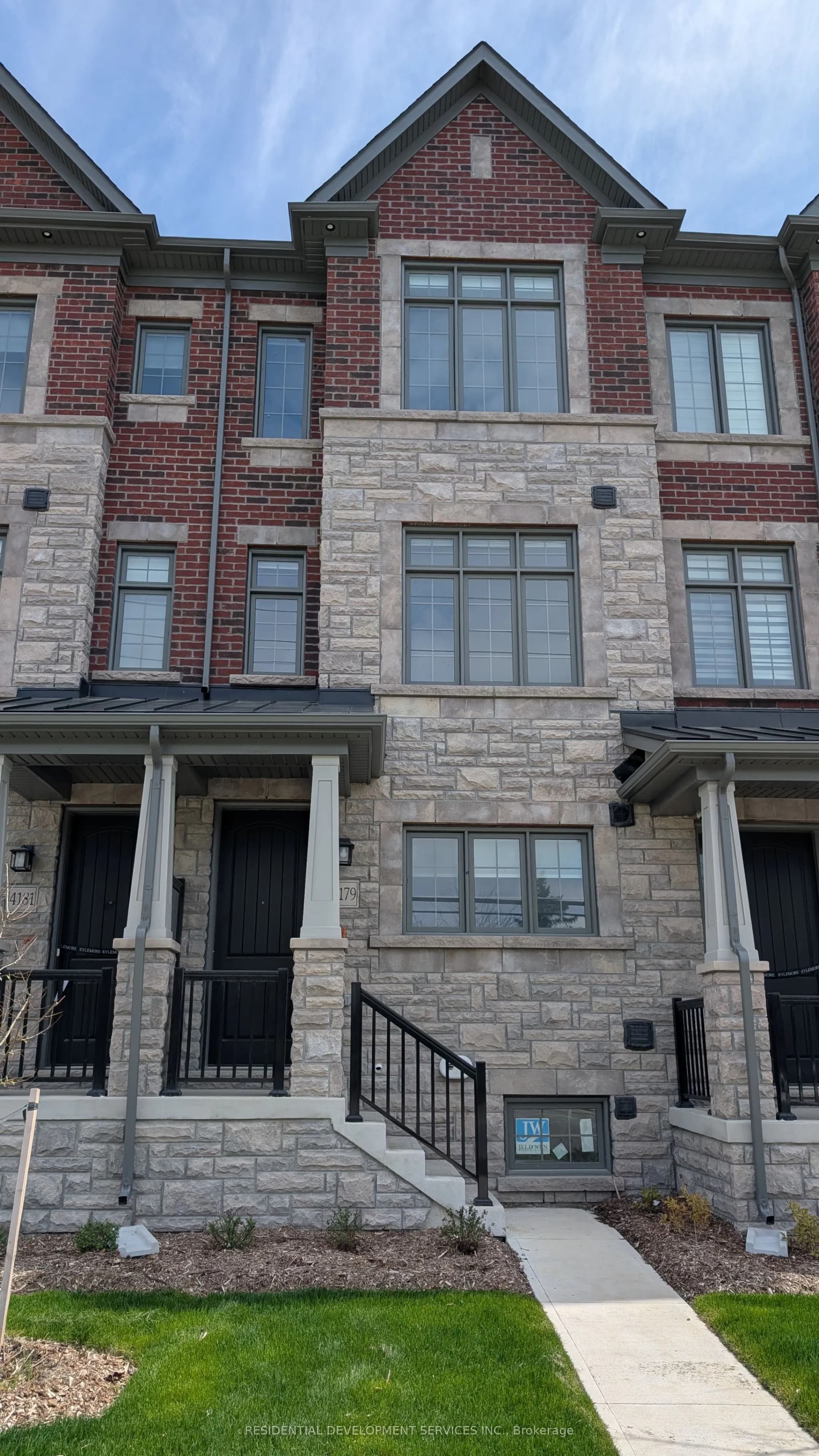 Att/Row/Townhouse 3 bedroom 3 bathroom at 4179 Major Mackenzie Drive in Markham - MLS# N12594652