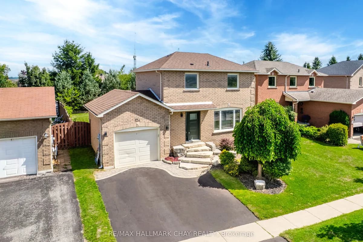 Detached 3 bedroom 2 bathroom at 124 Brown Street in Barrie - MLS# S12587732