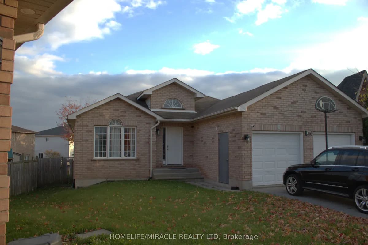 Detached 7 bedroom 3 bathroom at 38 Dunsmore Lane in Barrie - MLS# S12587800