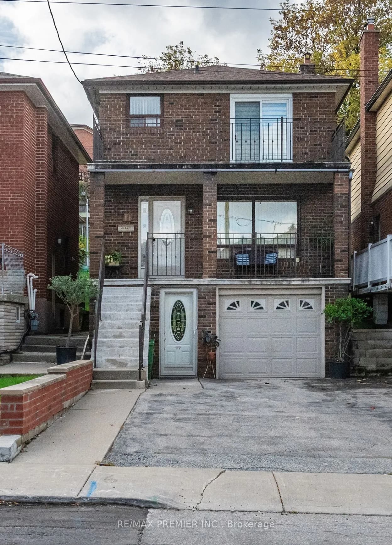Detached 3 bedroom 3 bathroom at 11 Holmesdale Road in Toronto - MLS# W12450822