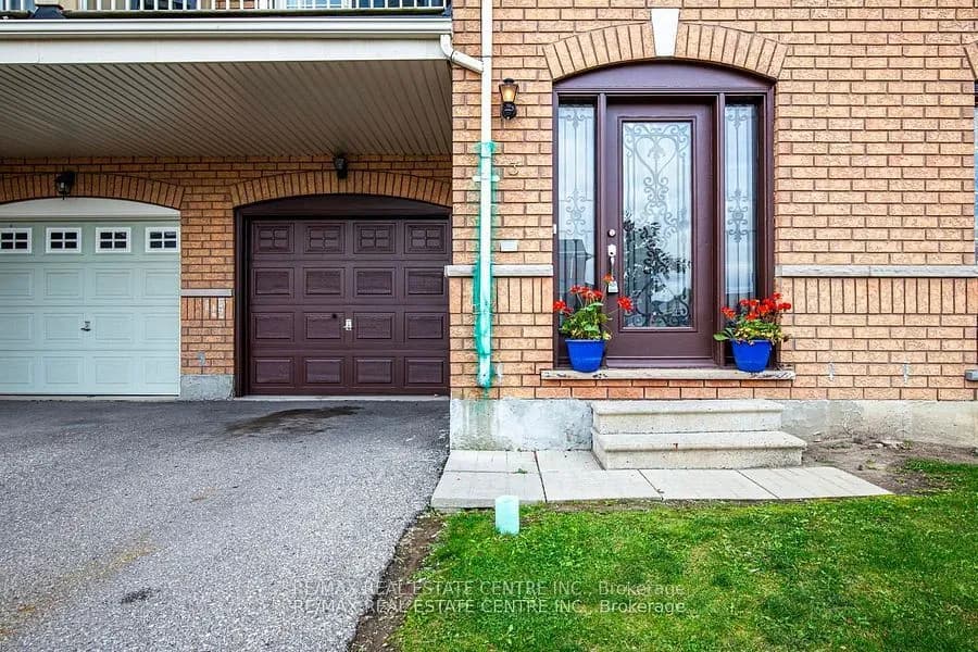 Att/Row/Townhouse 2 bedroom 2 bathroom at 620 Ferguson Drive in Milton - MLS# W12536344