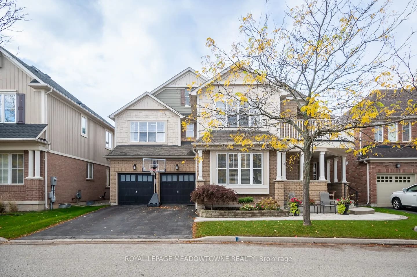 Detached 7 bedroom 5 bathroom at 720 Lingen Crescent in Milton - MLS# W12551642