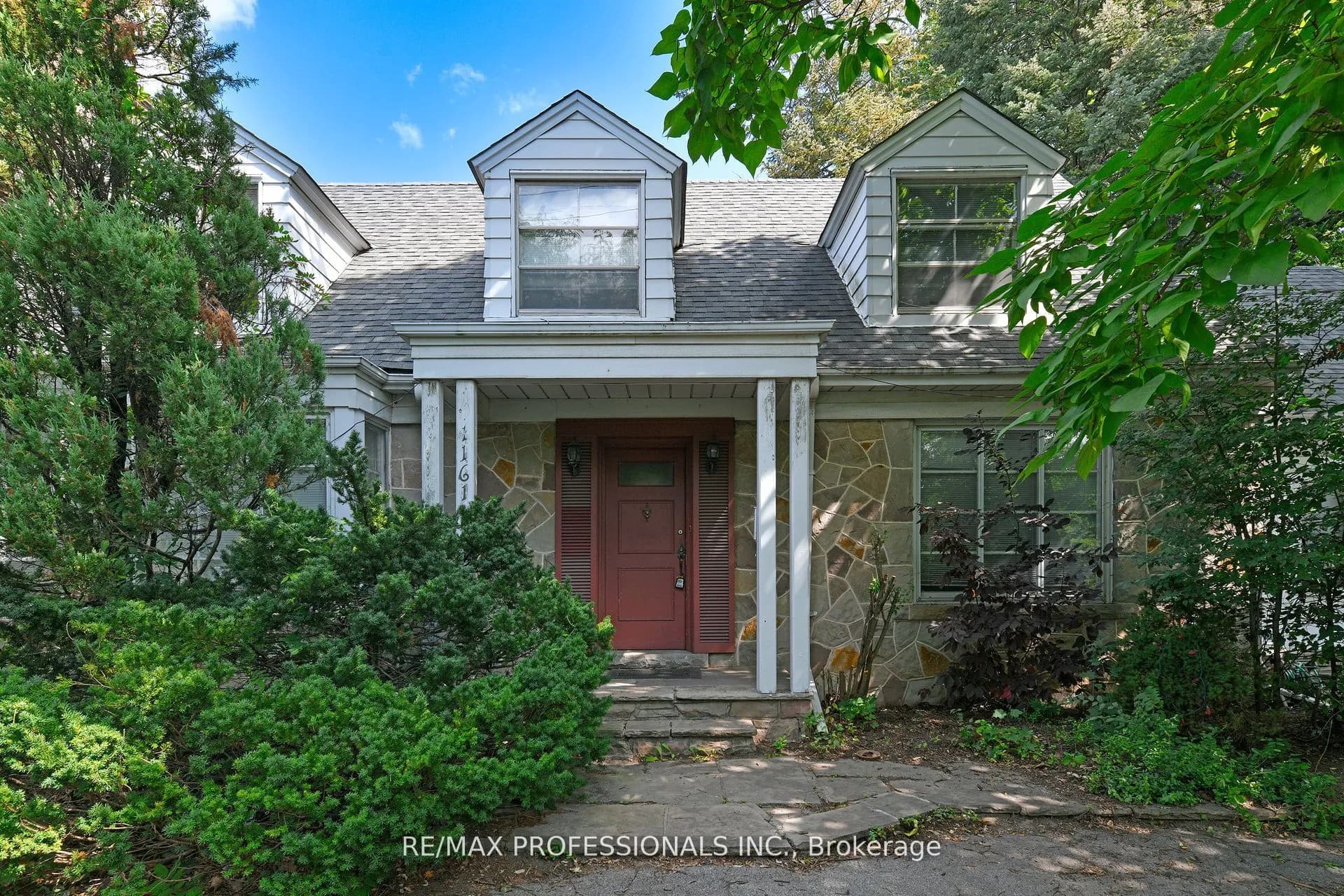 Detached 5 bedroom 3 bathroom at 1161 Royal York Road in Toronto - MLS# W12557870