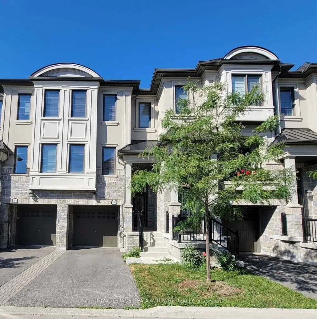 Att/Row/Townhouse 3 bedroom 1 bathroom at 1048 Beach Comber Road in Mississauga - MLS# W12558698
