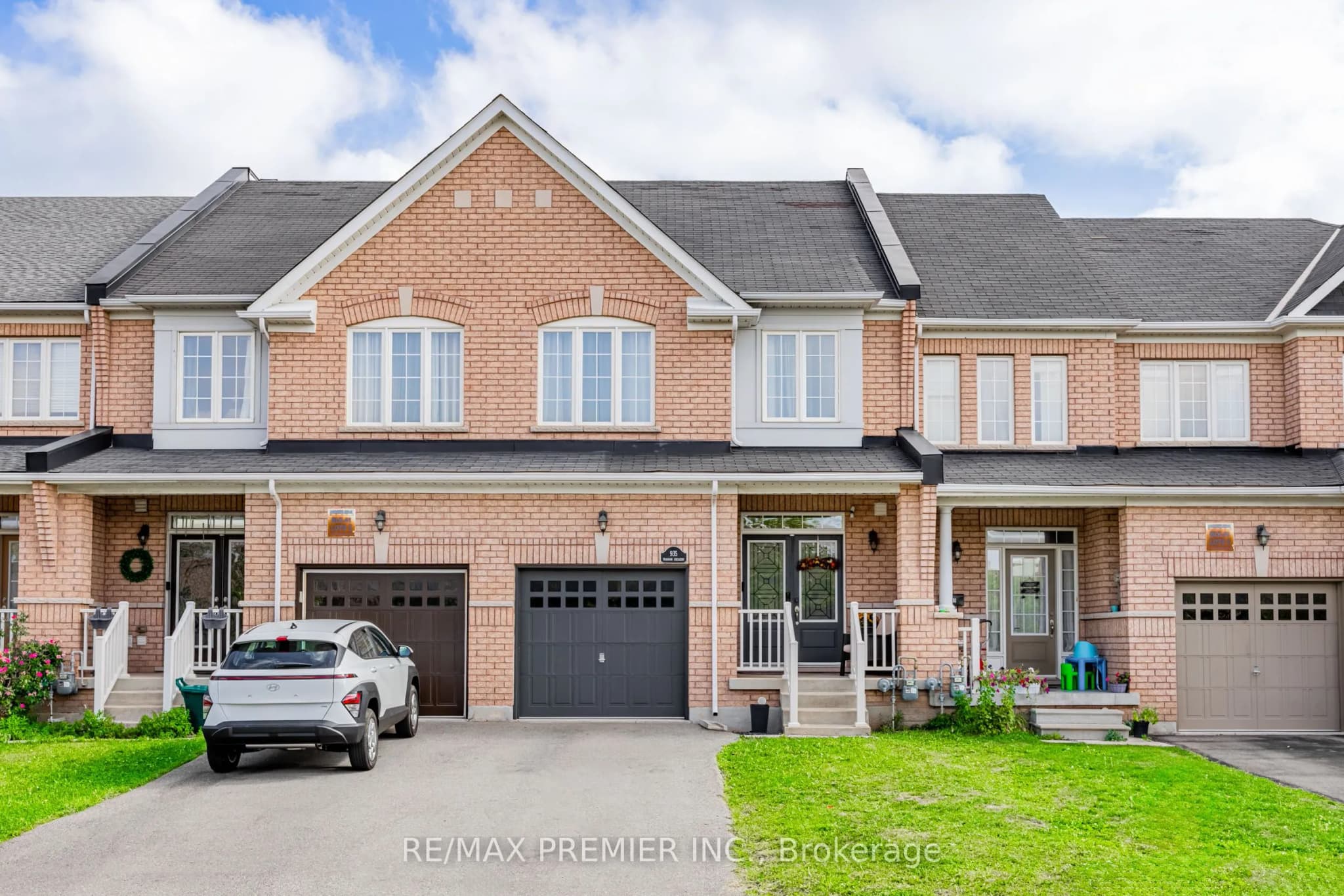 Att/Row/Townhouse 3 bedroom 4 bathroom at 935 Transom Crescent in Milton - MLS# W12566002