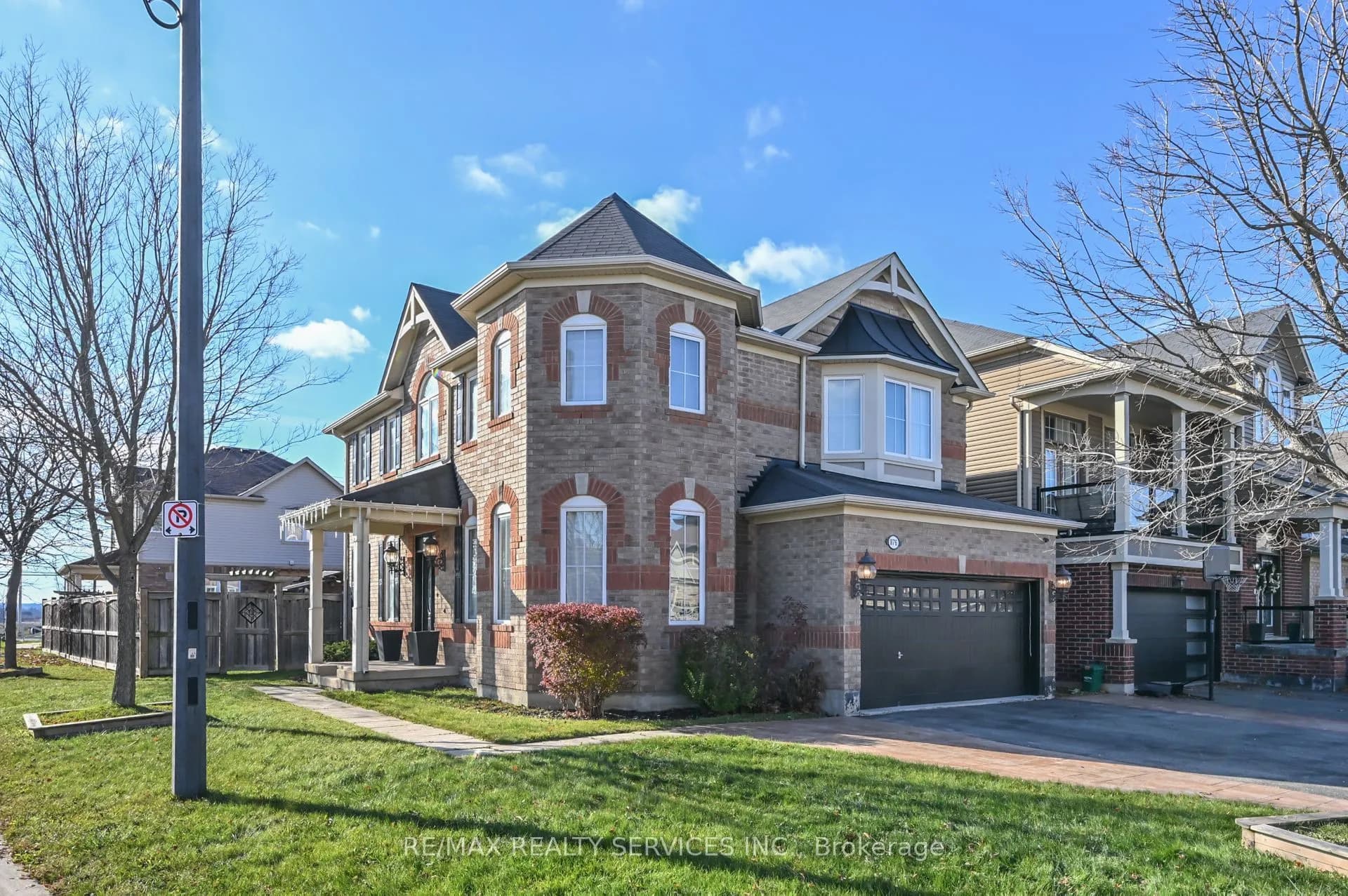 Detached 3 bedroom 3 bathroom at 876 Challinor Terrace in Milton - MLS# W12574242