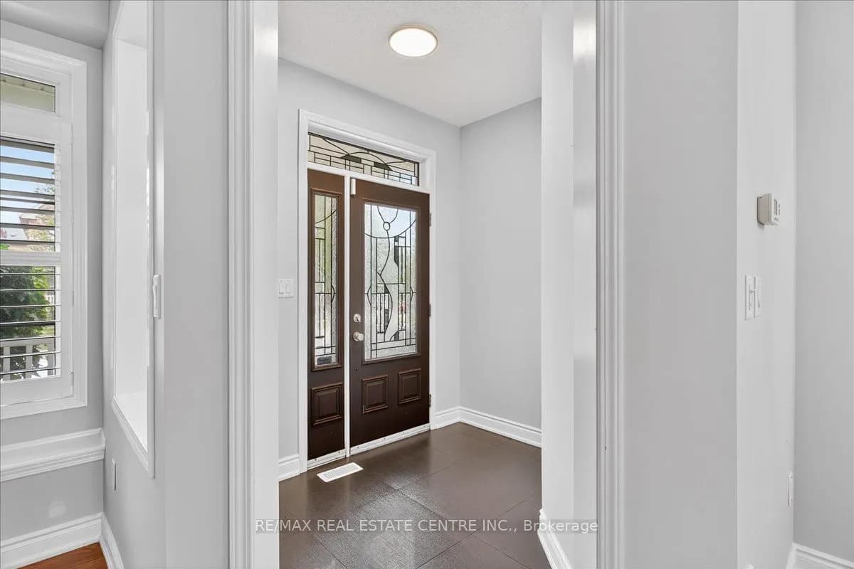 Detached 5 bedroom 4 bathroom at 852 Bessy Trail in Milton - MLS# W12579664