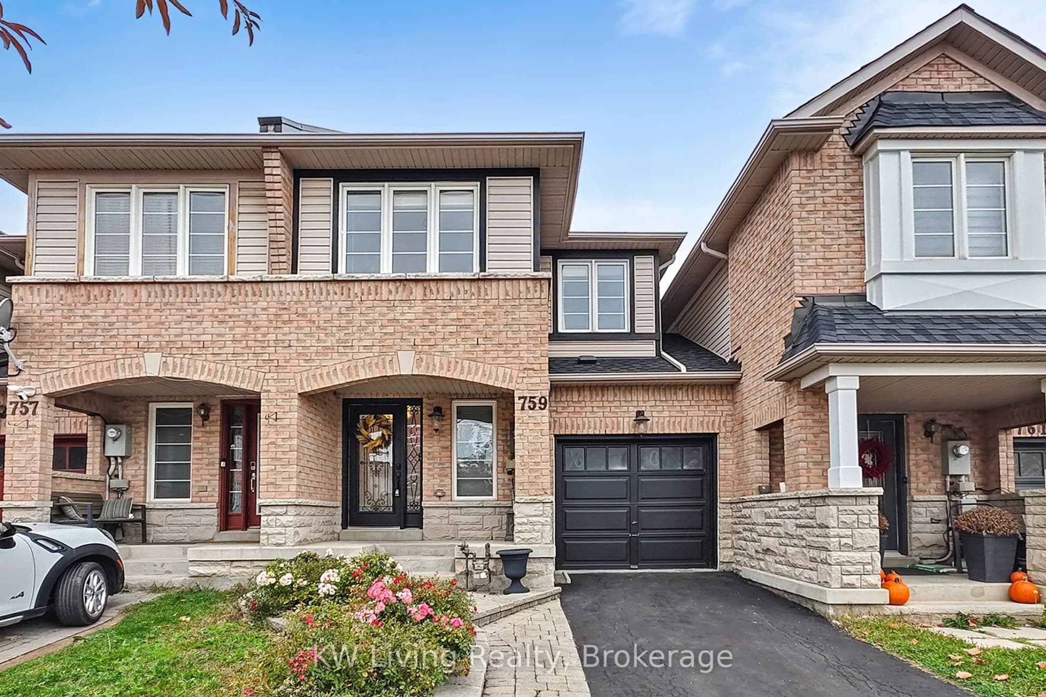 Att/Row/Townhouse 3 bedroom 3 bathroom at 759 Gleeson Road in Milton - MLS# W12582240