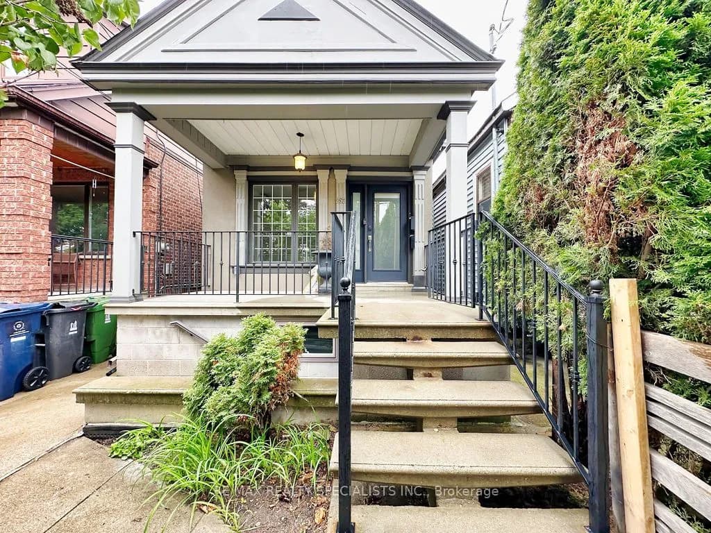 Detached 3 bedroom 2 bathroom at 252 Earlscourt Avenue in Toronto - MLS# W12587046