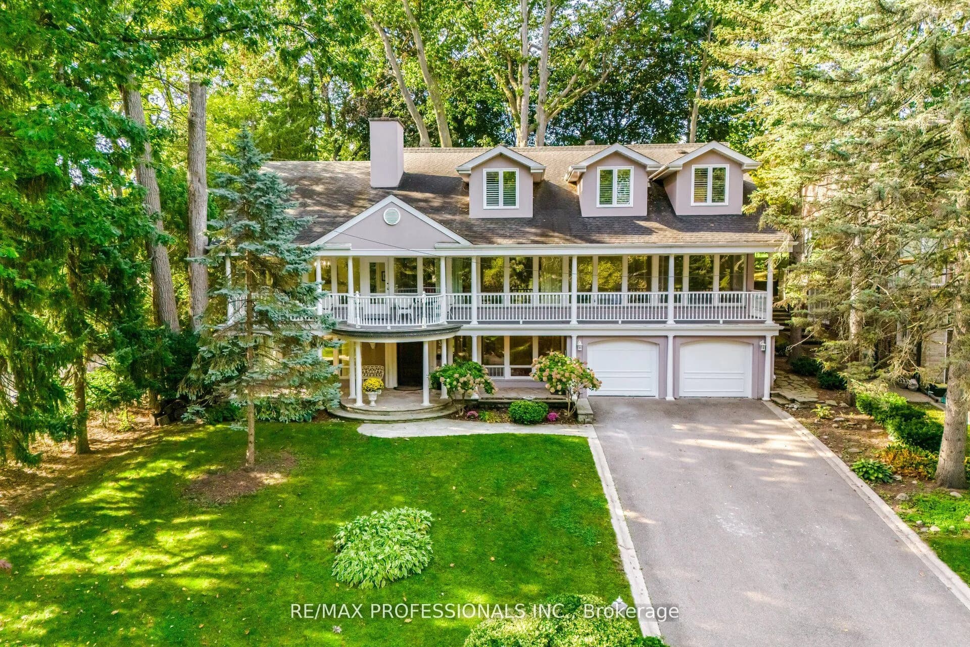 Detached 5 bedroom 4 bathroom at 32 Edenbrook Hill in Toronto - MLS# W12594566