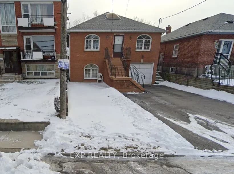 Detached 2 bedroom 2 bathroom at 27 Venn Crescent in Toronto - MLS# W12599730