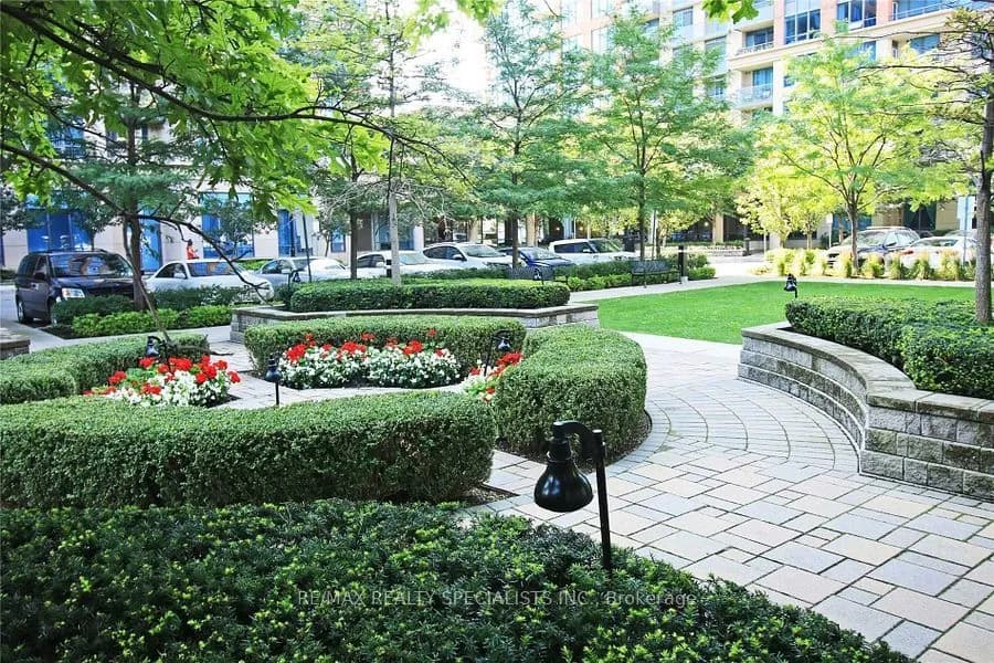 Condo Apartment 3 bedroom 3 bathroom at 25 VIKING Lane in Toronto - MLS# W12605450