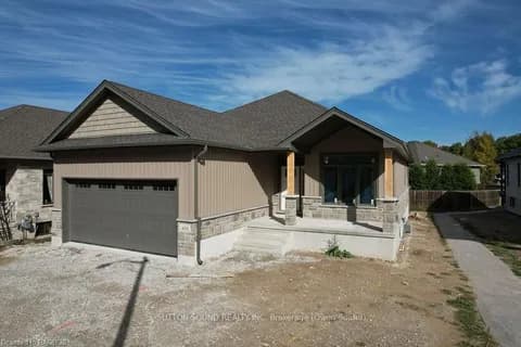 Detached 4 bedroom 3 bathroom at 401 6TH Avenue in Owen Sound - MLS# X10846159