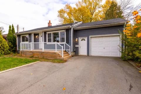 Detached 4 bedroom 2 bathroom at 40 Kerman Avenue in Grimsby - MLS# X12522802