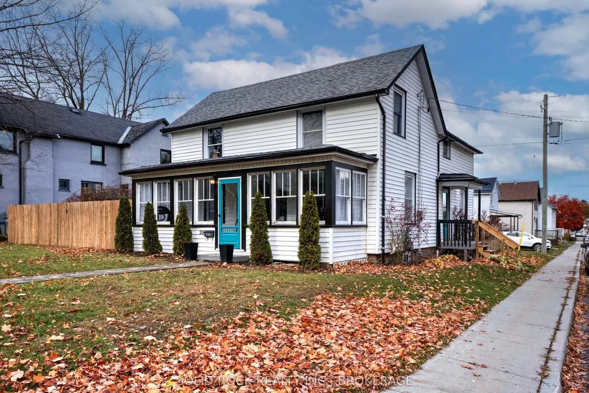 Detached 4 bedroom 2 bathroom at 204 King Street in Gananoque - MLS# X12527948