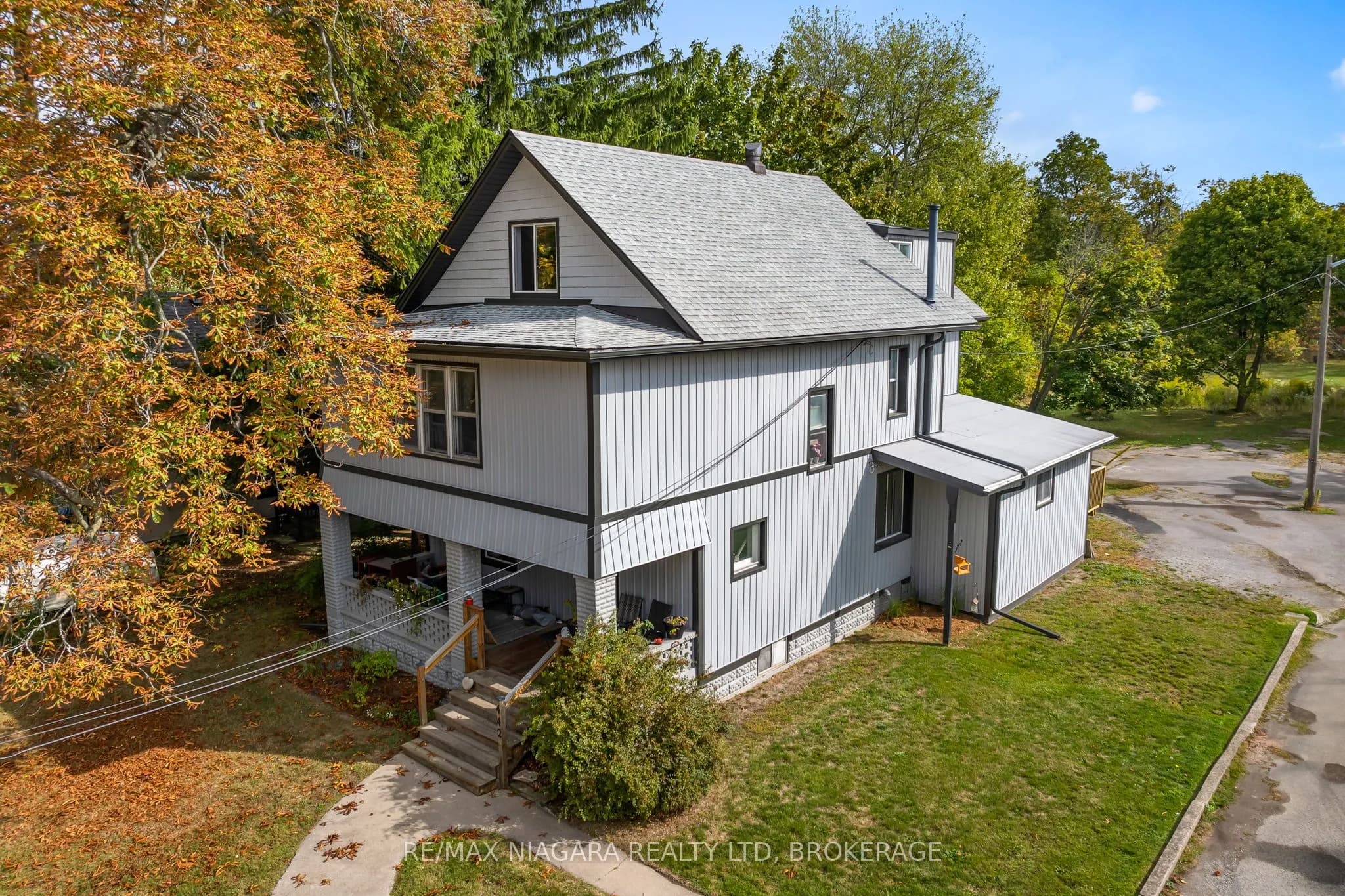 Multiplex 5 bedroom 3 bathroom at 442 RIDGE Road in Fort Erie - MLS# X12559004