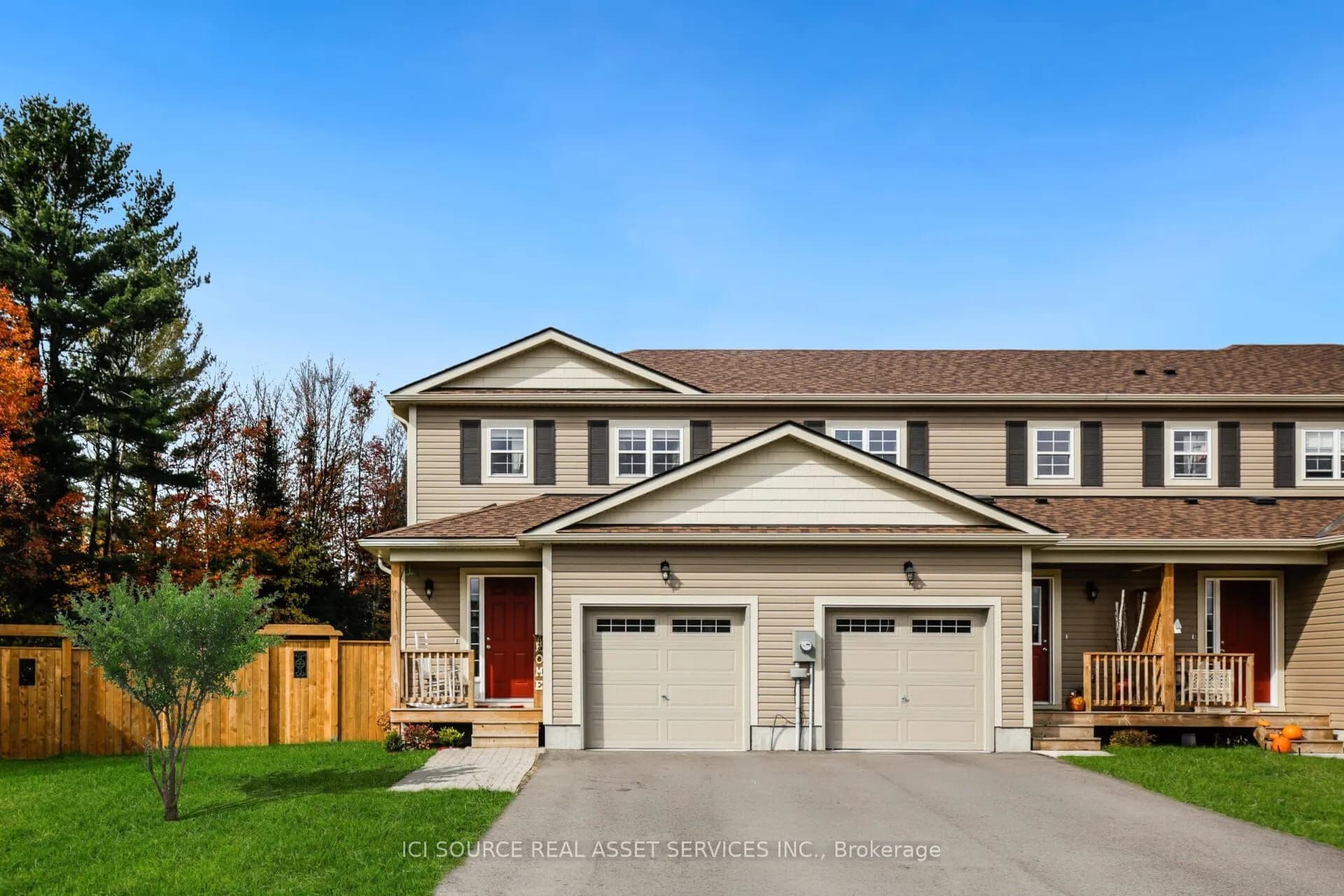 Att/Row/Townhouse 3 bedroom 3 bathroom at 680 Wild Rose Drive in Gravenhurst - MLS# X12560016