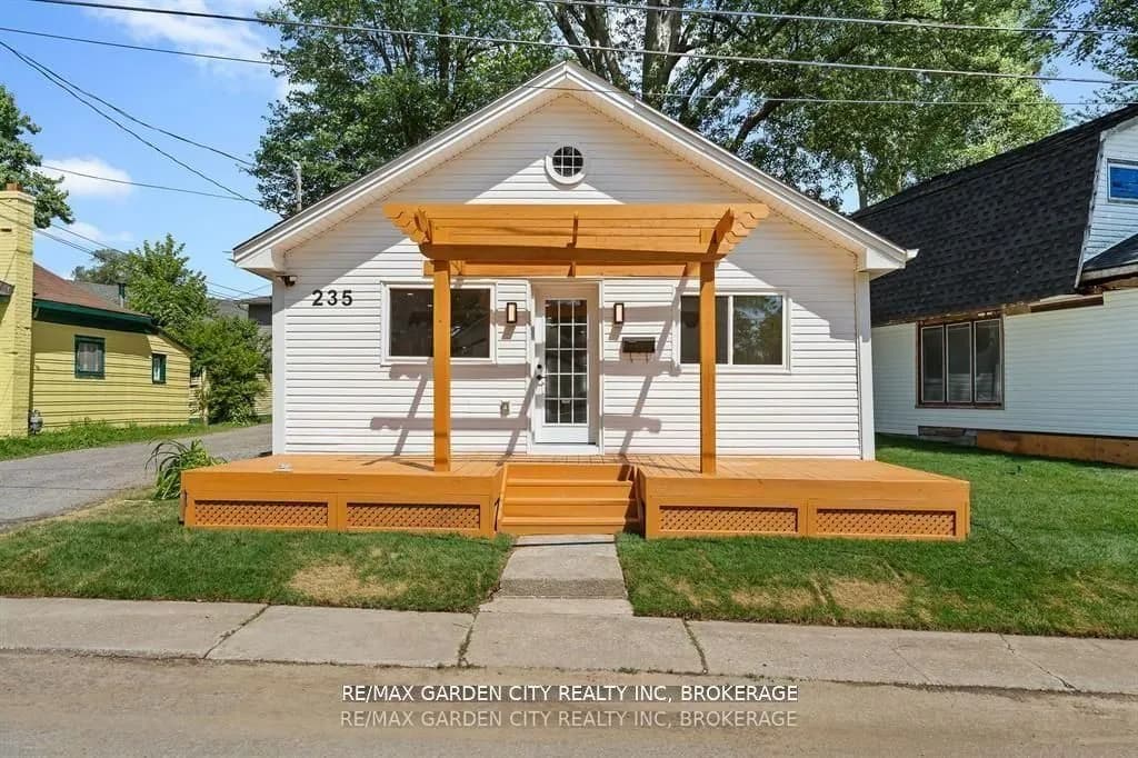 Detached 3 bedroom 2 bathroom at 235 Lincoln Road in Fort Erie - MLS# X12565828