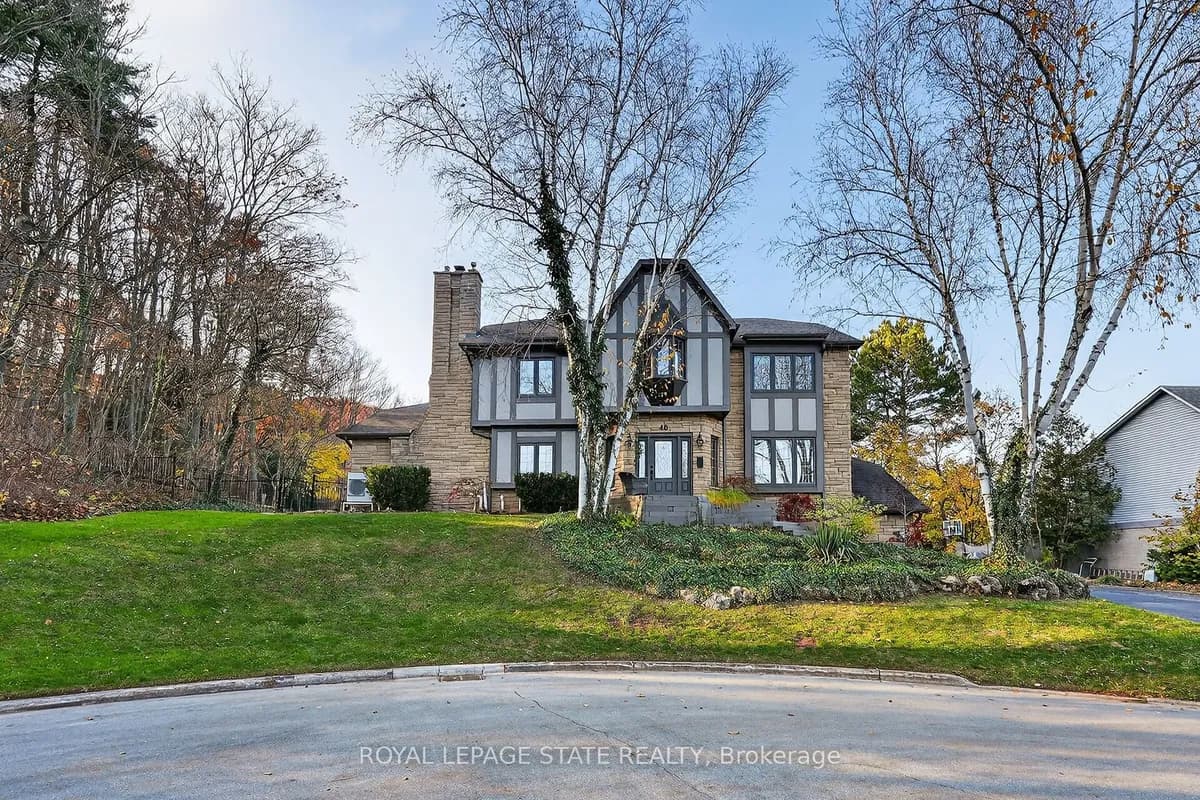 Detached 5 bedroom 5 bathroom at 40 Parkwood Road in Grimsby - MLS# X12567146