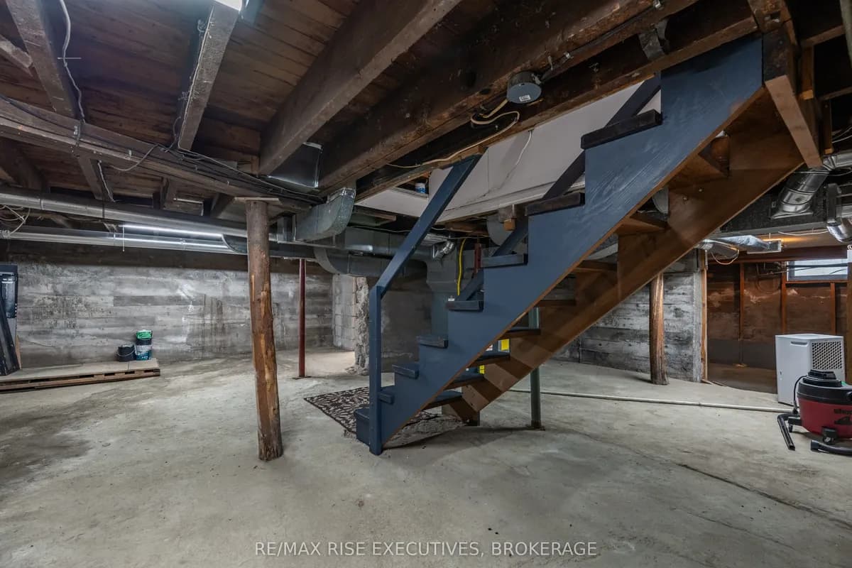 Detached 2 bedroom 2 bathroom at 425 King Street in Gananoque - MLS# X12571012