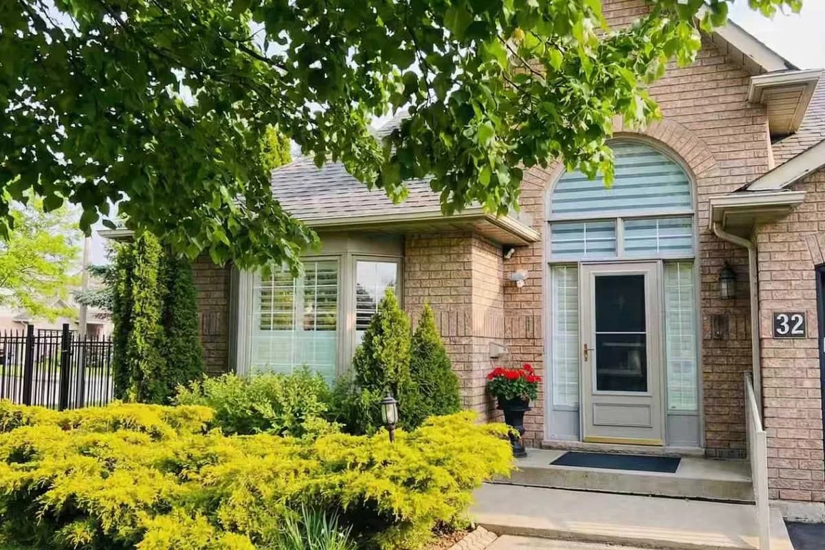 Semi-Detached 3 bedroom 3 bathroom at 32 RED HAVEN Drive in Grimsby - MLS# X12579332